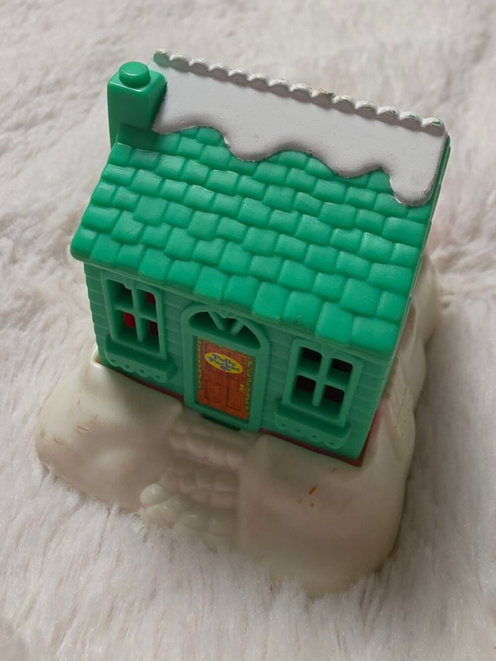 Vintage 1995 Polly Pocket Christmas Winter Cabin Green House Snow Playset